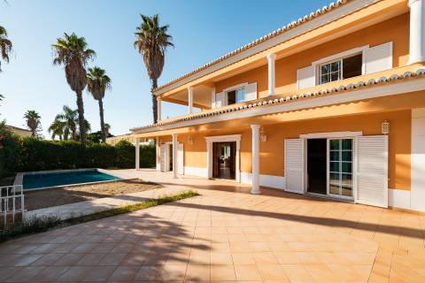 Moradia 4 quartos com piscina em Almancil