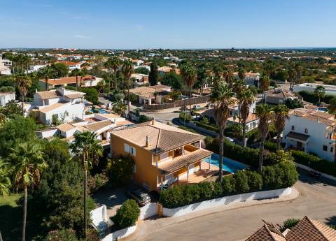 Moradia 4 quartos com piscina em Almancil