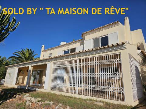 VENDIDA PELA 'TA MAISON DE RÊVE'