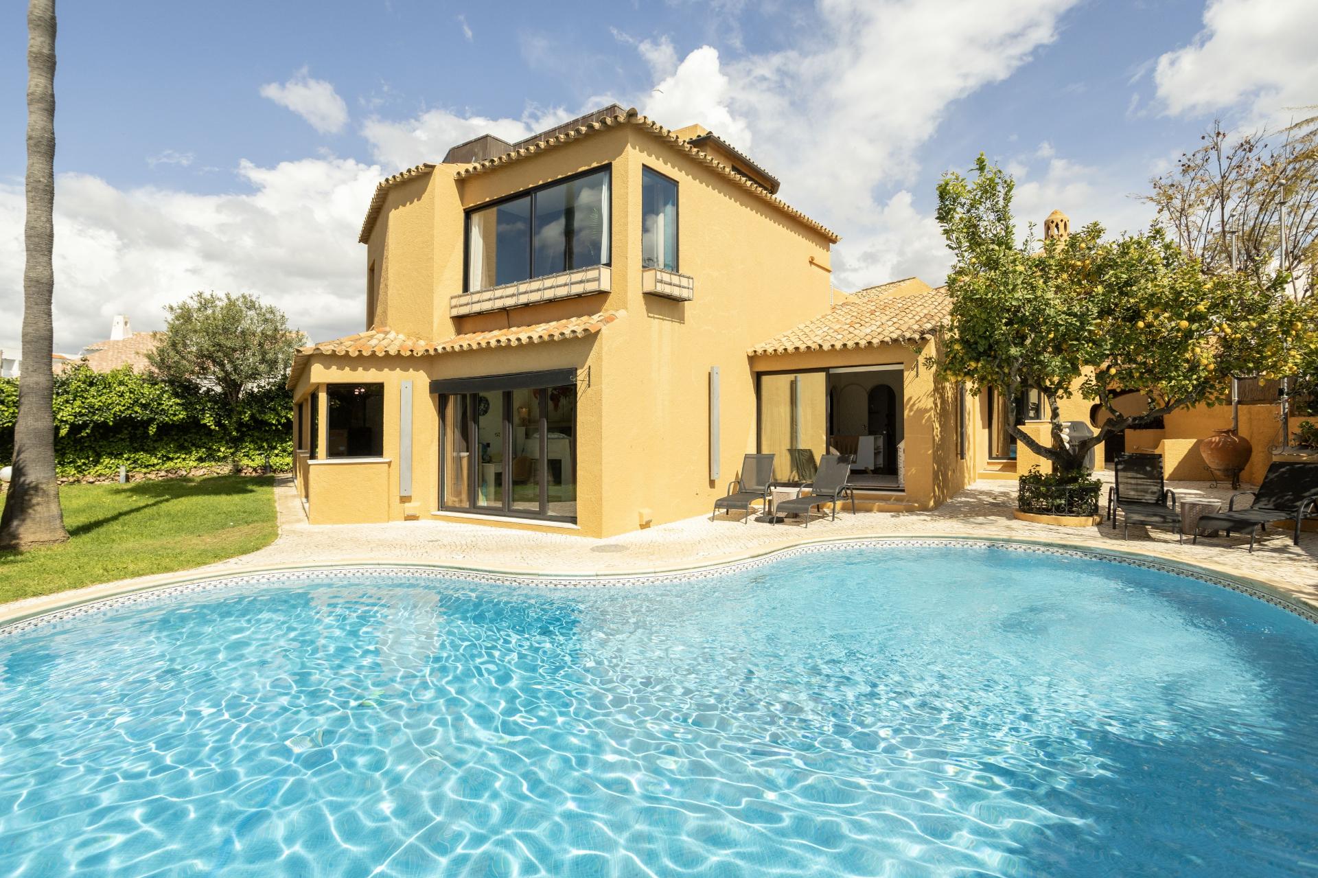 Propriedade de Exceção no Coração de Albufeira - Elegância e História