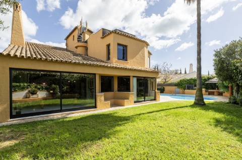 Propriedade de Exceção no Coração de Albufeira - Elegância e História