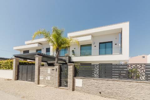 Moradia Moderna Almancil