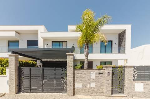 Moradia Moderna Almancil