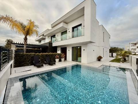 Moradia Moderna Almancil