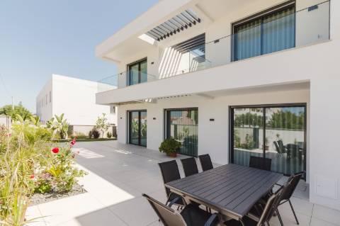 Moradia Moderna Almancil