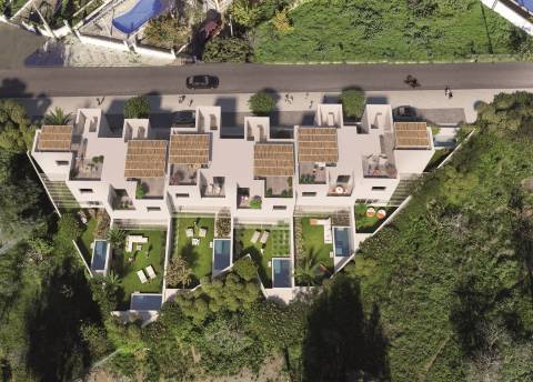 Seis moradias modernas e geminadas, cada uma com um jardim privativo, perto do centro de Almancil.