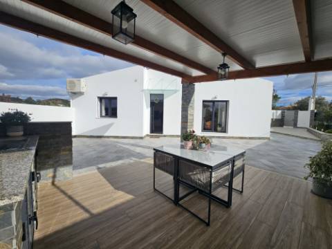 EXCLUSIVIDADE

Moradia V2 completamente renovada com qualidade