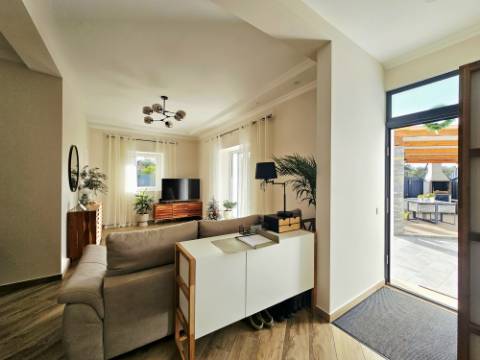 EXCLUSIVIDADE

Moradia V2 completamente renovada com qualidade