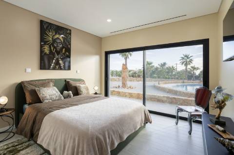 EXCLUSIVIDADE 
Magnifica propriedade contemporânea de 4 quarto com anexo.