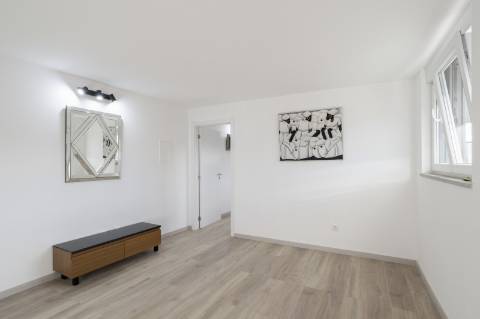EXCLUSIVIDADE 
Magnifica propriedade contemporânea de 4 quarto com anexo.