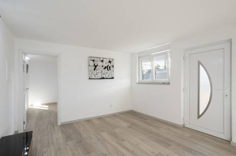 EXCLUSIVIDADE 
Magnifica propriedade contemporânea de 4 quarto com anexo.