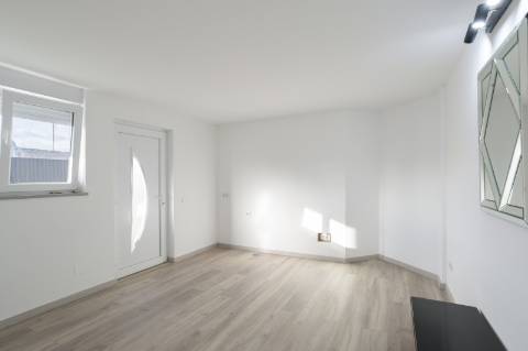 EXCLUSIVIDADE 
Magnifica propriedade contemporânea de 4 quarto com anexo.
