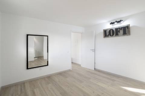 EXCLUSIVIDADE 
Magnifica propriedade contemporânea de 4 quarto com anexo.