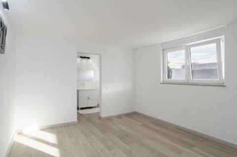 EXCLUSIVIDADE 
Magnifica propriedade contemporânea de 4 quarto com anexo.