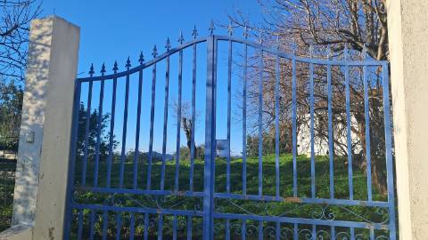 Moradia Renovada no Campo com Vistas Desafogadas - Terreno Urbano com Potencial de Expansão
