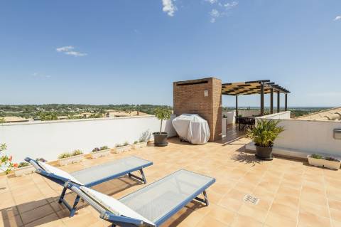 Magnifico apartamento situado numa zona calma de Vilamoura.