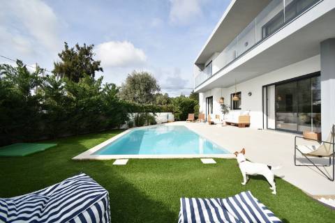 Moradia V4 com piscina e garagem perto Santa Barbra de Nexe