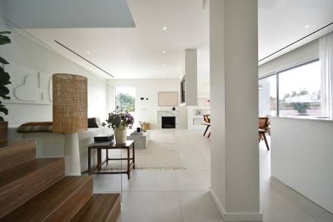 Moradia V4 com piscina e garagem perto Santa Barbra de Nexe