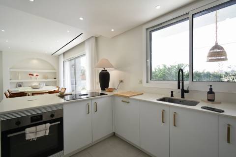 Moradia V4 com piscina e garagem perto Santa Barbra de Nexe