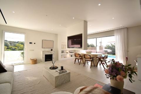 Moradia V4 com piscina e garagem perto Santa Barbra de Nexe