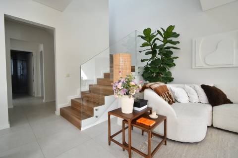 Moradia V4 com piscina e garagem perto Santa Barbra de Nexe