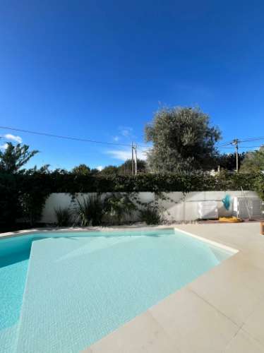 Moradia V4 com piscina e garagem perto Santa Barbra de Nexe