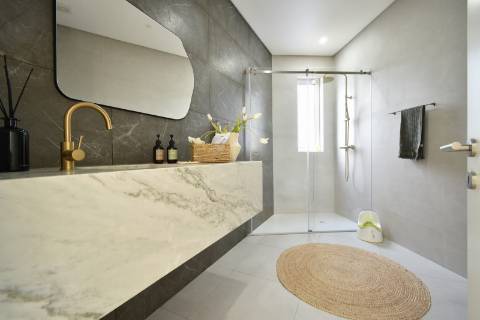 Moradia V4 com piscina e garagem perto Santa Barbra de Nexe