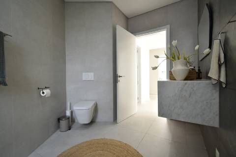 Moradia V4 com piscina e garagem perto Santa Barbra de Nexe