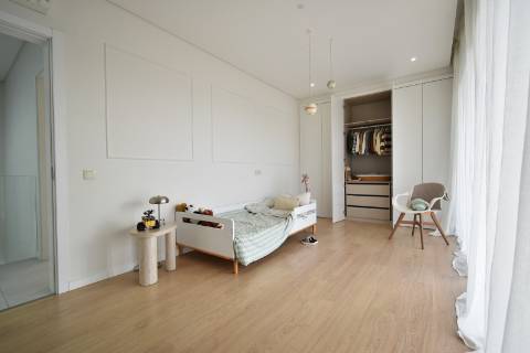 Moradia V4 com piscina e garagem perto Santa Barbra de Nexe