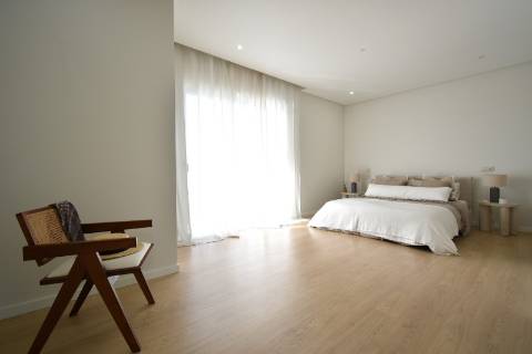 Moradia V4 com piscina e garagem perto Santa Barbra de Nexe