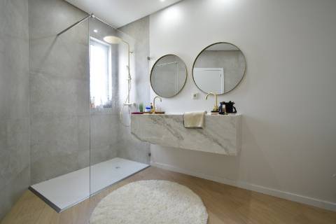 Moradia V4 com piscina e garagem perto Santa Barbra de Nexe