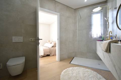 Moradia V4 com piscina e garagem perto Santa Barbra de Nexe