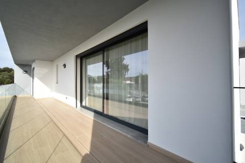 Moradia V4 com piscina e garagem perto Santa Barbra de Nexe