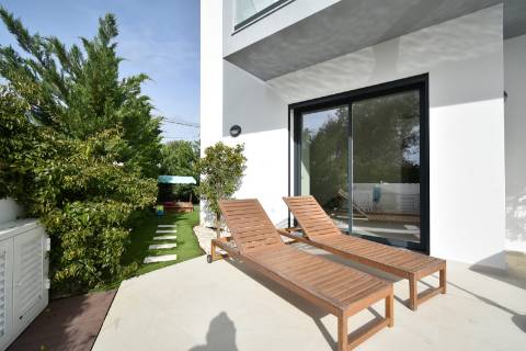 Moradia V4 com piscina e garagem perto Santa Barbra de Nexe