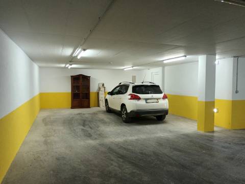 Moradia V4 com piscina e garagem perto Santa Barbra de Nexe