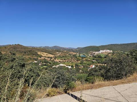 Terreno com projeto aprovado com vistas magnificas do campo de golfe da Quinta da Ombria
