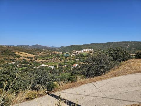 Terreno com projeto aprovado com vistas magnificas do campo de golfe da Quinta da Ombria