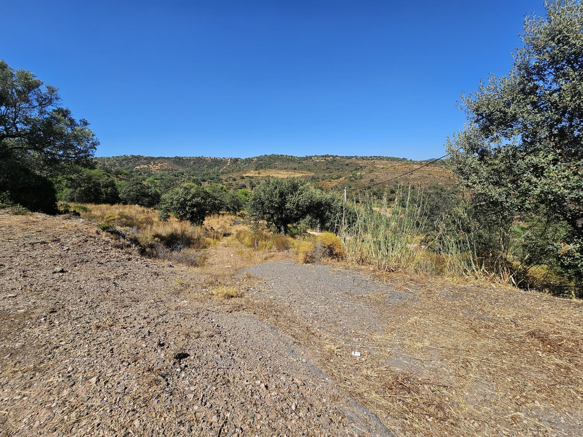 Terreno com projeto aprovado com vistas magnificas do campo de golfe da Quinta da Ombria