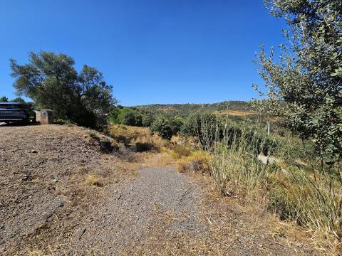 Terreno com projeto aprovado com vistas magnificas do campo de golfe da Quinta da Ombria