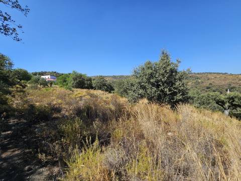 Terreno com projeto aprovado com vistas magnificas do campo de golfe da Quinta da Ombria