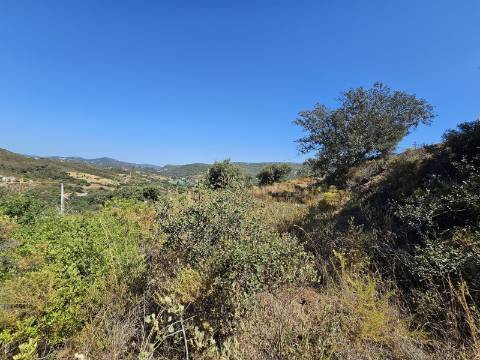 Terreno com projeto aprovado com vistas magnificas do campo de golfe da Quinta da Ombria