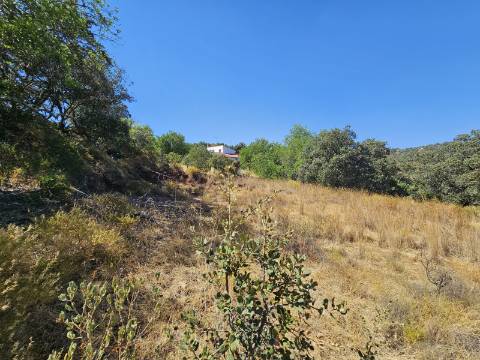 Terreno com projeto aprovado com vistas magnificas do campo de golfe da Quinta da Ombria