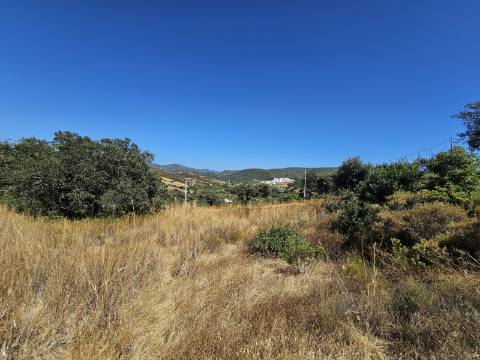 Terreno com projeto aprovado com vistas magnificas do campo de golfe da Quinta da Ombria