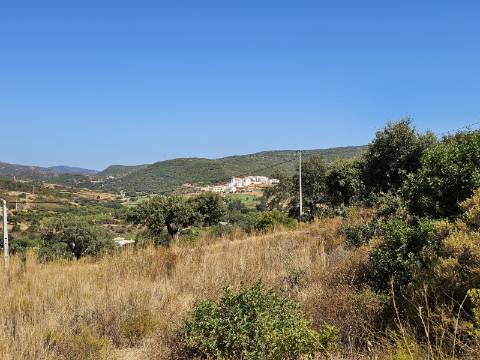 Terreno com projeto aprovado com vistas magnificas do campo de golfe da Quinta da Ombria
