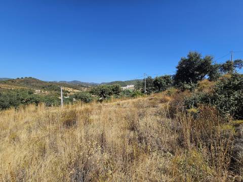 Terreno com projeto aprovado com vistas magnificas do campo de golfe da Quinta da Ombria