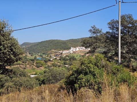 Terreno com projeto aprovado com vistas magnificas do campo de golfe da Quinta da Ombria