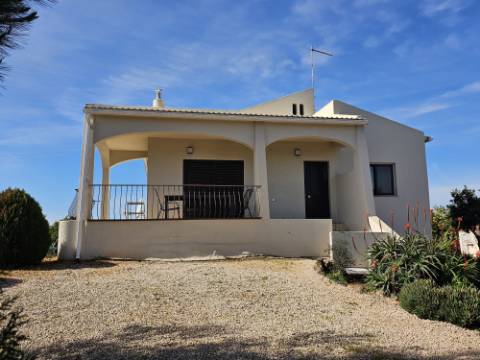 Moradia de 3 quartos +anexo numa zona calma