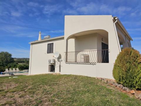 Moradia de 3 quartos +anexo numa zona calma