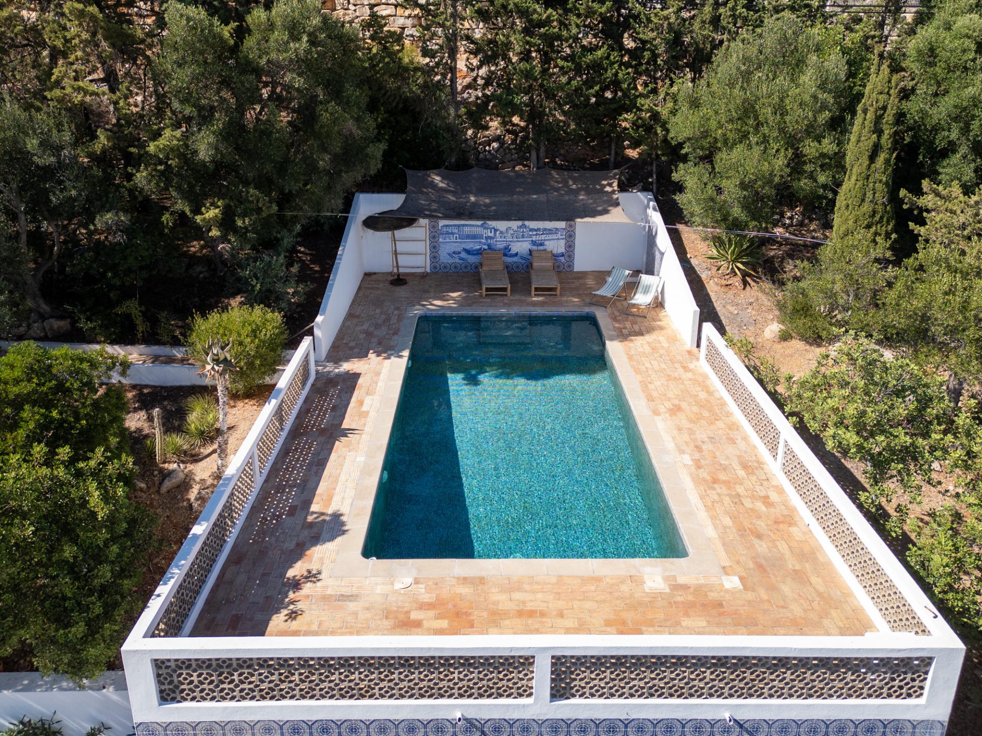 Linda moradia tipo Quinta renovada com 4 quartos e piscina