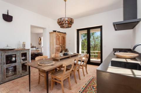 Linda moradia tipo Quinta renovada com 4 quartos e piscina